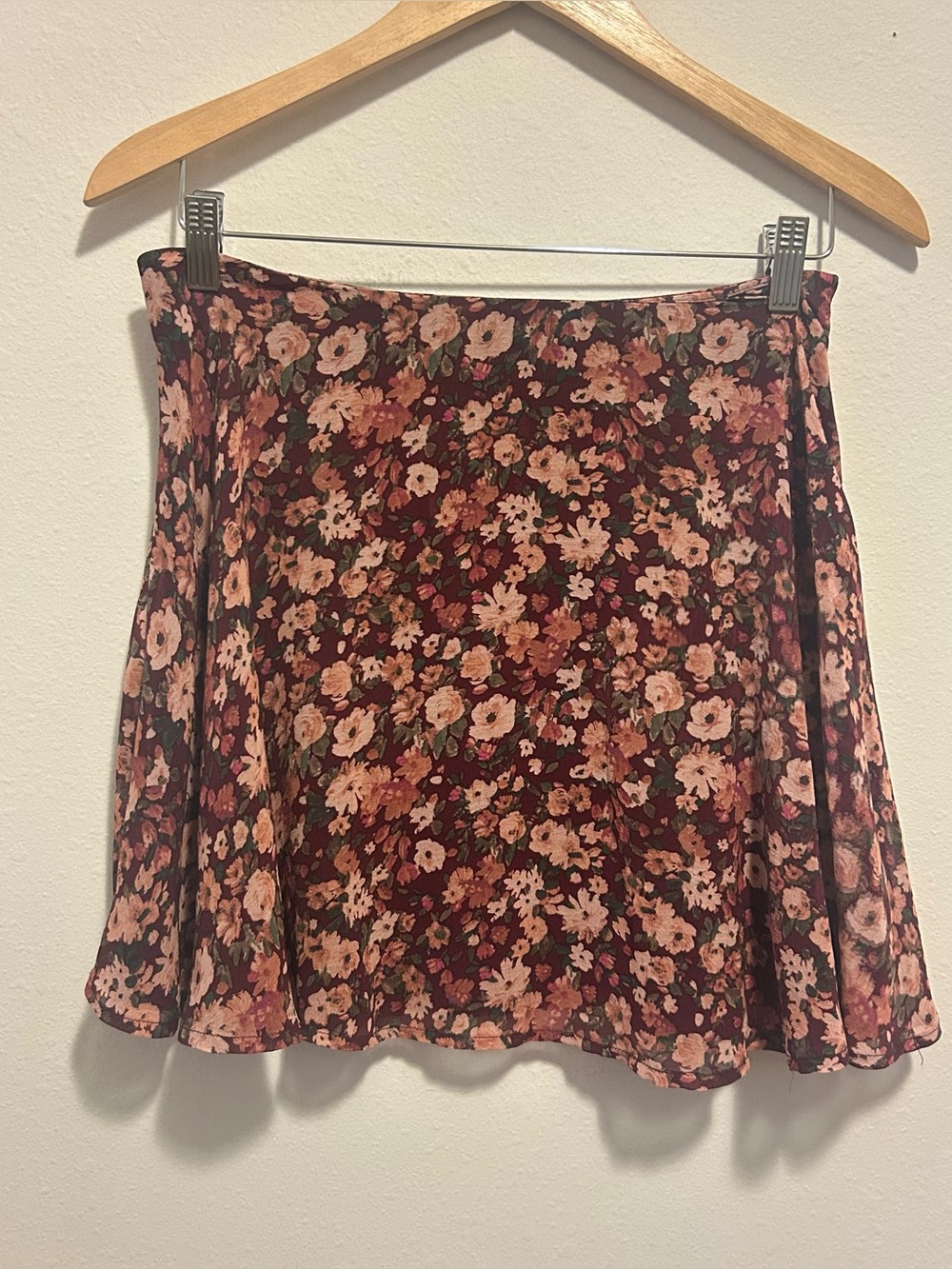 Altar’d State Women’s Medium Floral A-Line Mini Skirt in Burgundy and Pink